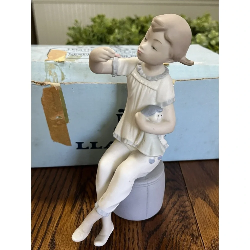 Lladro #1083 